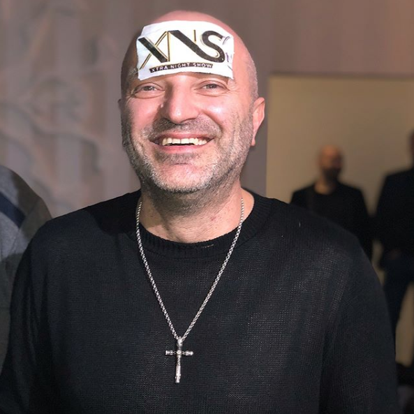 Cum i-a răspuns Dan Capatos unui tânăr care i-a scris că s-a îmbrăcat urât în această poză