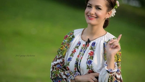 O cântăreaţă cunoscută din România a recunoscut:„Am avut păduchi...”
