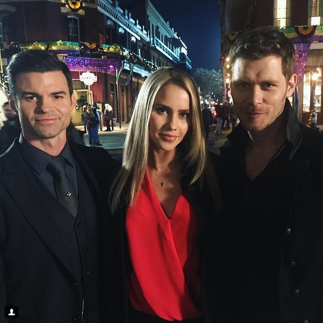 Claire Holt, o nouă intervenție chirurgicală la picior! Actrița din „The Originals” a părăsit spitalul în scaun cu rotile