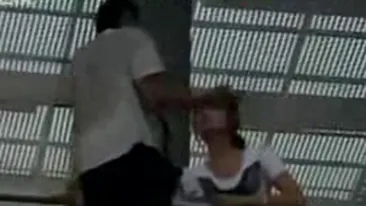 VIDEO Ce romantic! L-a convins cu un sarut sa nu se sinucida