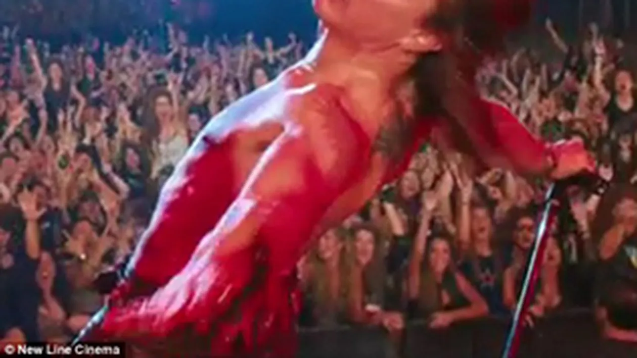 A aparut trailerul pentru musicalul lui Tom Cruise - Vezi aici cum s-a transformat frumuselul Hollywoodului intr-un star rock