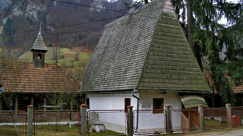 Casa memorială Avram Iancu din Târgu Mureş, mâzgălită cu mesaje obscene, care se încheie cu urarea "Trăiască Ungaria"