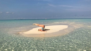Delia a pozat aşa şi a pus poza pe Instagram! Codin Maticiuc i-a scris imediat. Ce mesaj i-a transmis artistei