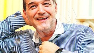 Ultima aroganta a lui Gigi Becali Si-a luat aparat de masaj la palat