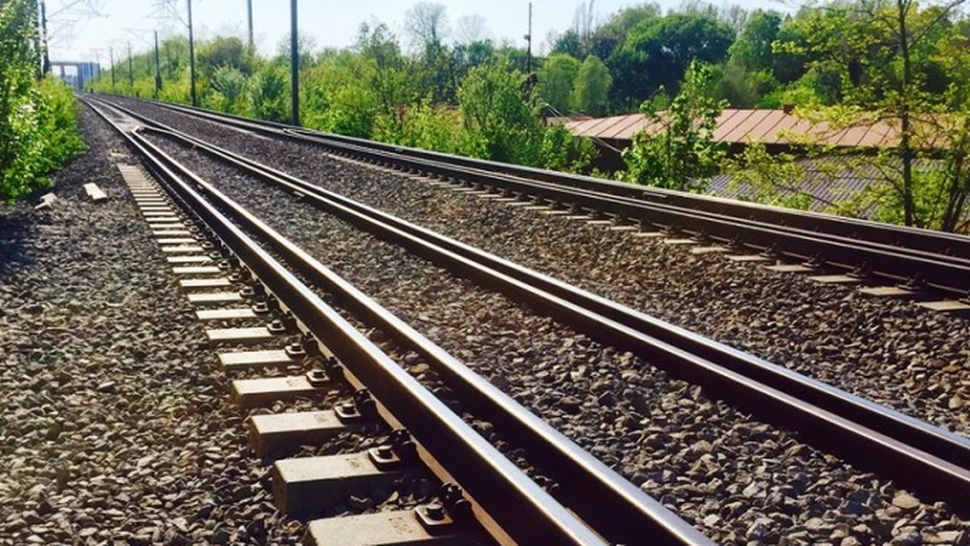 Scene de groază după un accident feroviar, în Iaşi! Tânăr descoperit fără o bucată de cap