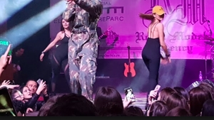 Concert de coșmar al unei cunoscute cântărețe din România! A leșinat pe scenă și a murit la spital