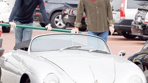 Seinfeld are 46 de masini Porsche