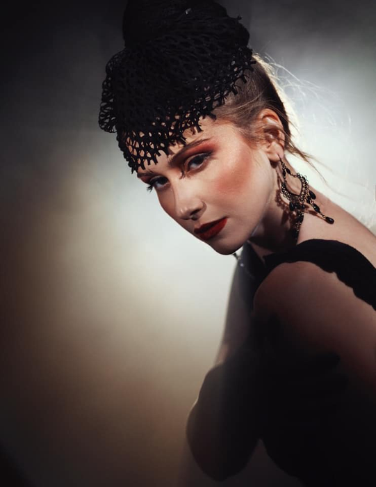 Elena Cârstea dă de pământ cu Easter Peony, câștigătoarea Eurovision România