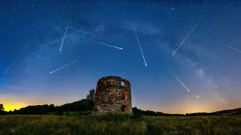 Perseidele 2026. În ce noapte poți vedea ploaia de „stele căzătoare”