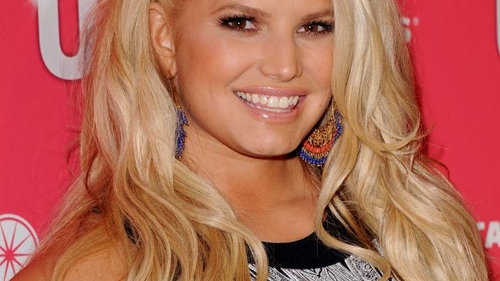 Nu ai s-o recunoşti fără machiaj! Uite-o pe Jessica Simpson complet naturală! E de speriat sau nu?