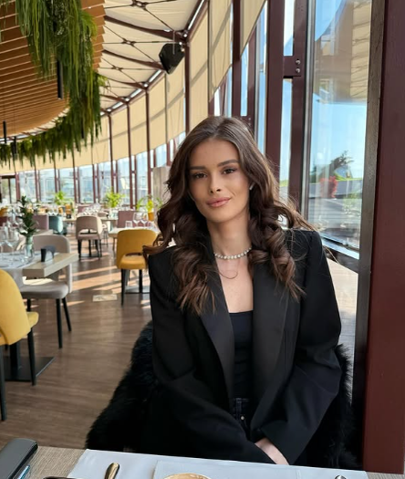 Ce a apărut la căpătâiul sicriului în care Teodora Marcu își doarme somnul de veci. Cine nu a uitat bunătatea ei