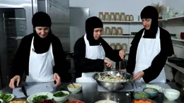 Salată de post cu năut și tofu, rețeta simplă recomandată de măicuțele de la Mănăstirea Nera