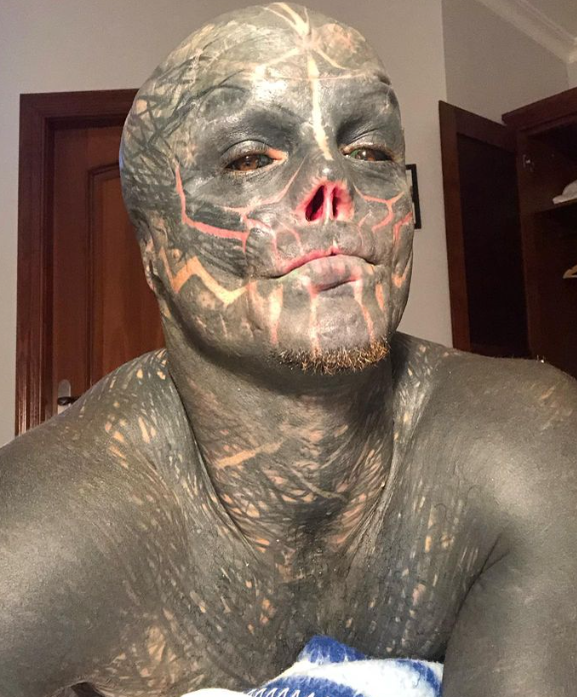 ”Extraterestrul negru”, cel mai modificat om din lume, vine la International Tattoo Convention Bucharest
