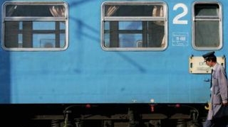 Sindicatele din CFR ameninta cu blocarea trenurilor daca le vor fi reduse salariile