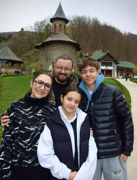„Minune” pentru Andra, la Mănăstirea Prislop? Cătălin Măruță a dus-o prima oară acolo și artistei nu i-a venit să creadă ce vede