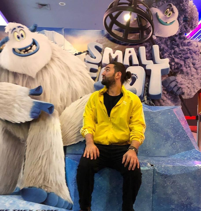 Smiley a fost singur la film. Nici urmă de Gina Pistol! Cu cine s-a pozat artistul
