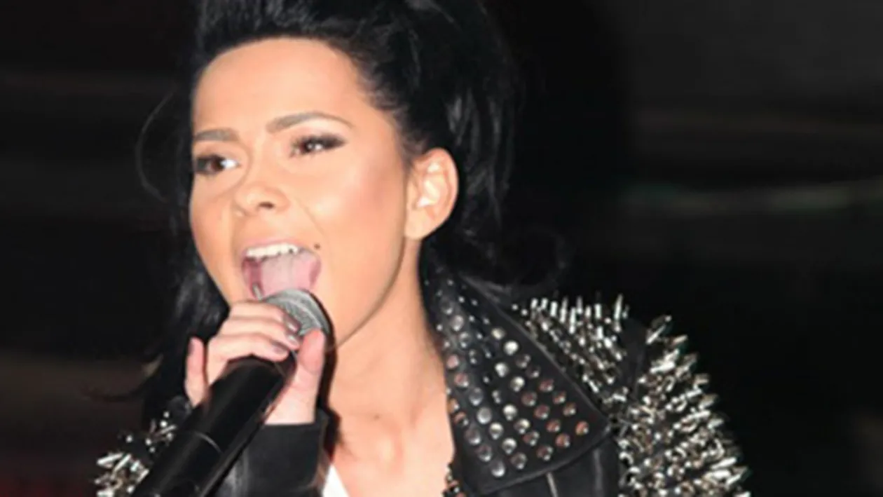 Nu credeai s-o vezi facand ASTA! Inna, extrem de vulgara pe Internet. Vezi cum INJURA cantareata fara nicio jena!