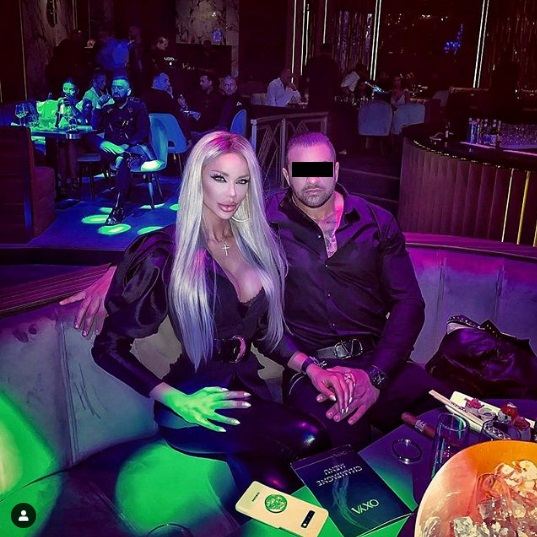 Bianca Drăgușanu, surprinsă aproape goală în dormitor. Cum și-a ascuns zonele intime și cum apare soțul ei în poza HOT