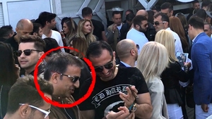 EXCLUSIV Milionarul căruia i-a fugit soţia cu naşul de cununie şi-a parcat Ferarri-ul primul la LOFT! El a .....(e incredibil cum a făcut-o)