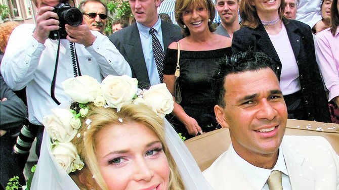 S-a rupt lantul de iubire dintre Rudd Gullit si sotia sa. Divorteaza dupa 12 ani