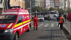 Accident teribil in Bucuresti! Un autobuz a fost lovit de un tramvai iar 10 oameni au ajuns la spital!