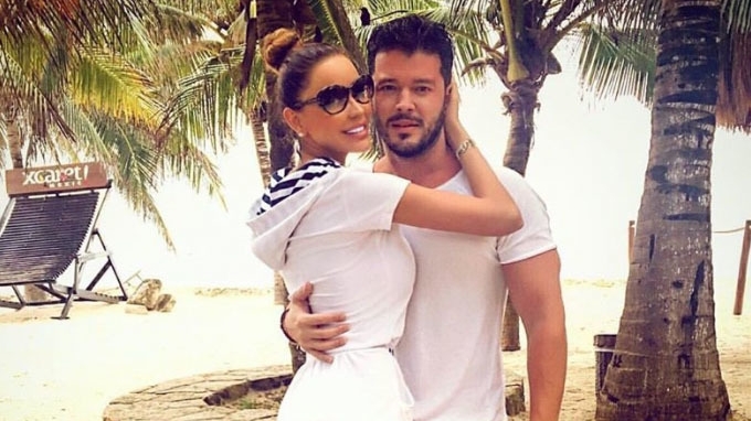 BIANCA DRĂGUŞANU nu a rezistat tentaţiei şi... Ce a făcut atunci când a ieşit în oraş cu VICTOR SLAV şi fetiţa lor
