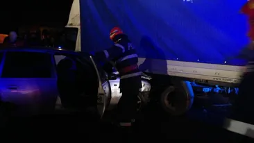 Accident cu șase victime în Argeș. Un autoturism s-a izbit de o autoutilitară