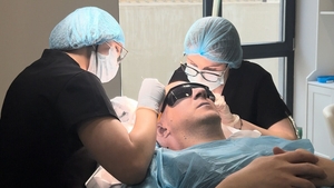 (P) Transplantul de păr și procedurile estetice la bărbați