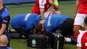 Momente dramatice pe teren. Meciul Danemarca-Finlanda a fost suspendat. Jucătorul danez Christian Eriksen a căzut la pământ