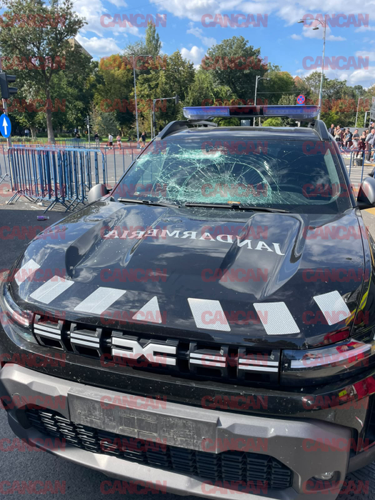 Haos în Piața Victoriei! Jandarmii au intervenit de urgență, iar Guvernul face apel la calm