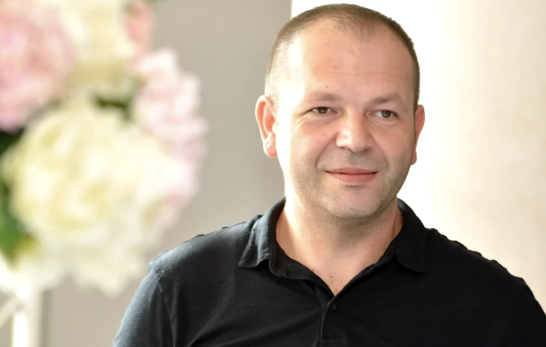 Un cântăreț român a murit subit pe Aeroportul Otopeni! Avea 43 de ani și se ducea la Muntele Athos