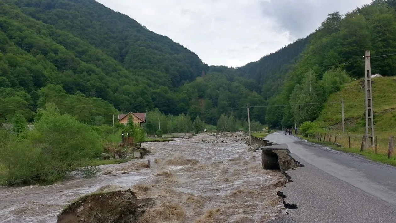 O femeie din Hunedoara a murit după ce a fost luată de viitură