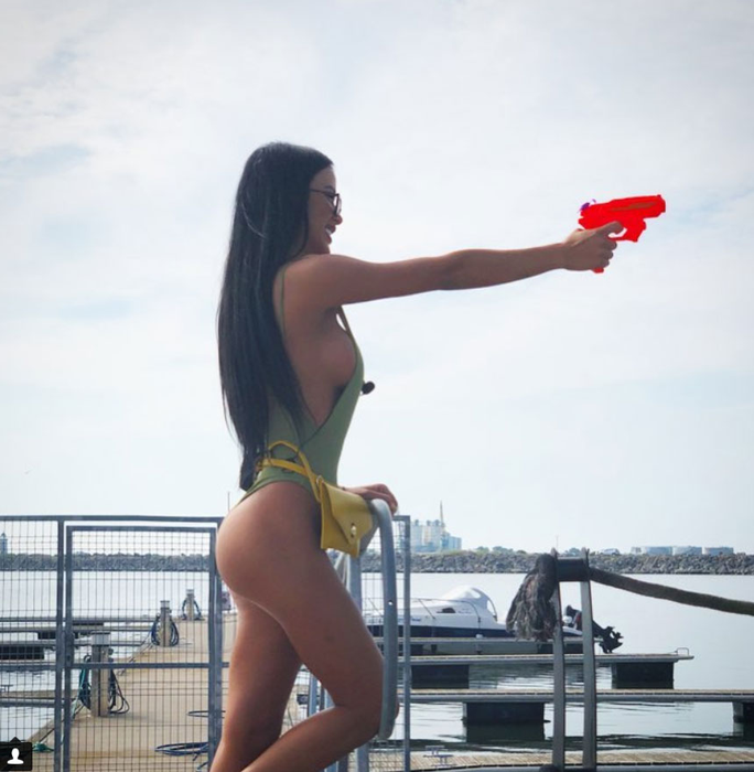 Daniela Crudu, fotografii de infarct! S-a pozat dezbrăcată prin Mangalia și… Imaginile postate de artistă sunt demențiale
