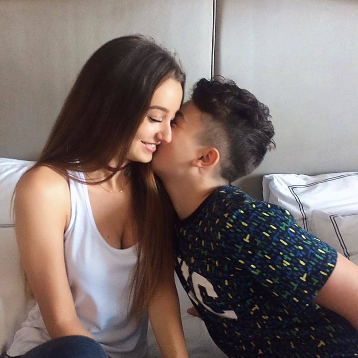 FOTO / Cătălin Crişan, pe aceeaşi scenă cu fata cea mare: „Fără ea, mă descurcam foarte greu”. Se iubeşte cu o femeie mai tânără cu 15 ani