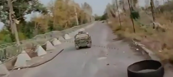 Război ca în filmele SF! Un robot terestru al ucrainenilor a neutralizat o dronă aeriană a rușilor