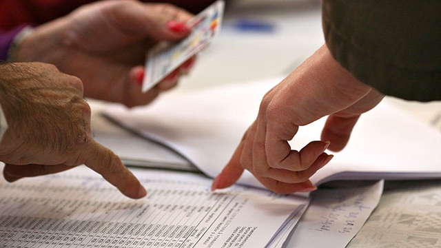 ALEGERI PREZIDENŢIALE 2014. Prezenţa la vot in Mehedinţi, peste 433%!
