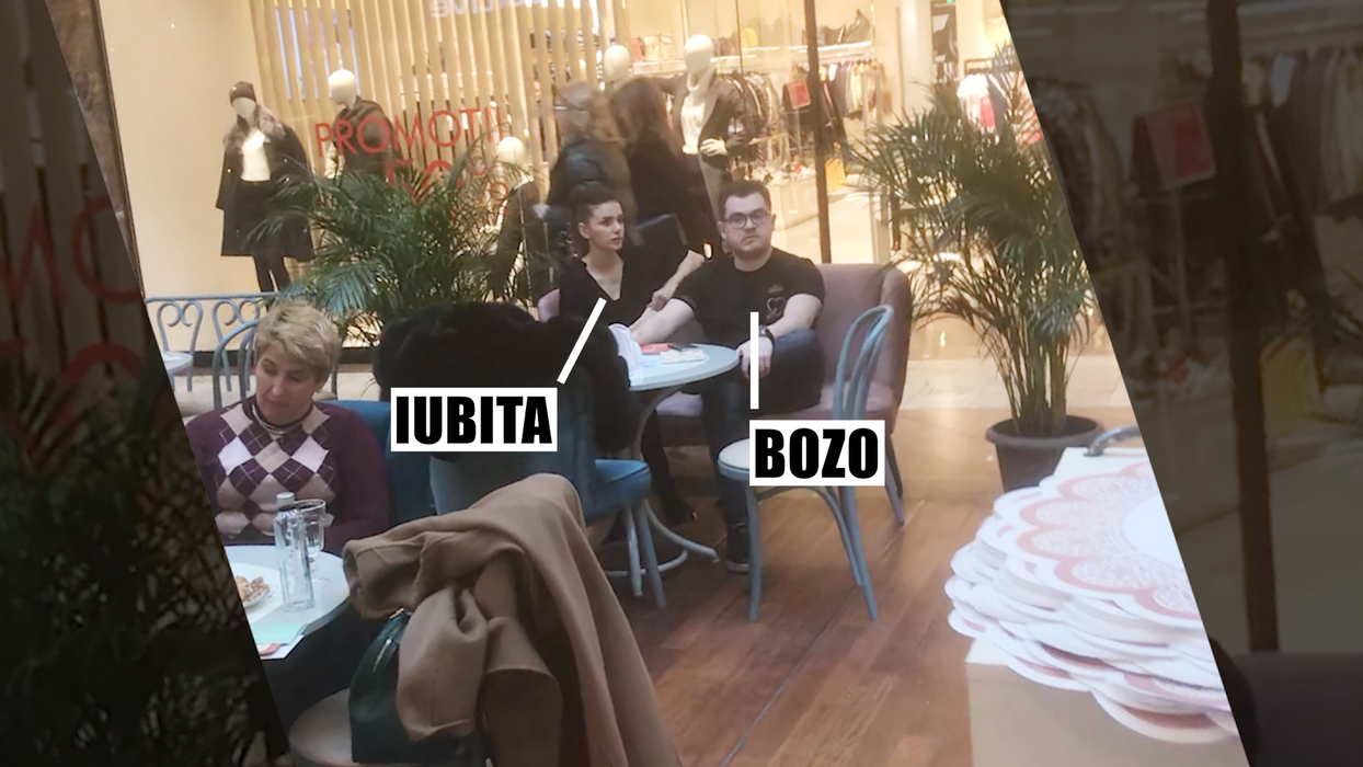 Bozo și iubita, în timp ce așteptau comanda
