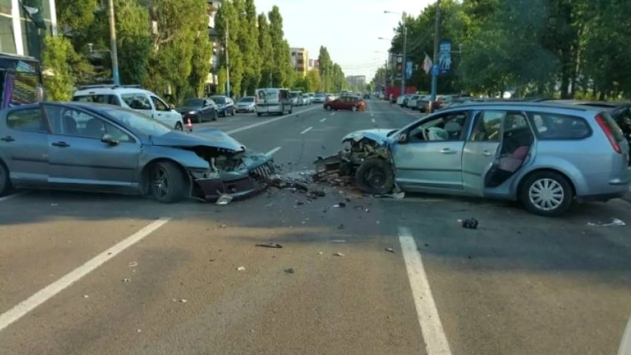 Două accidente violente în Constanța! Mașinile s-au făcut praf în urma impactului din Mamaia