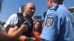 Scandal uriaș în Piața Victoriei! Protestatarul Dide a fost amendat! Ce le-a făcut jandarmilor VIDEO