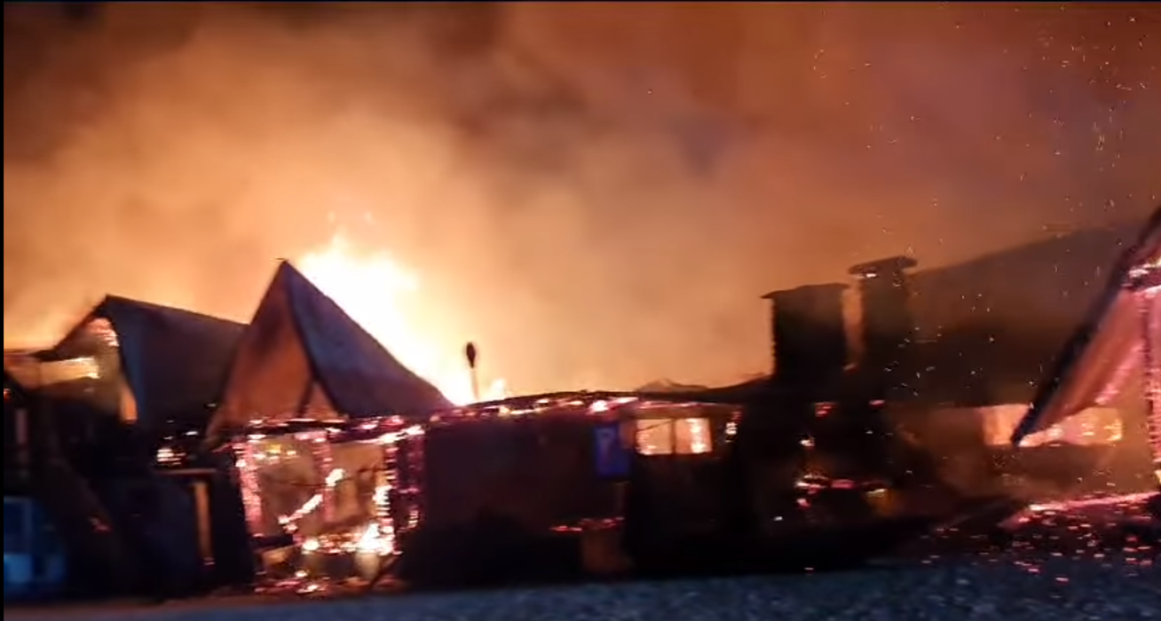 Incendiu violent la o pensiune din județul Prahova