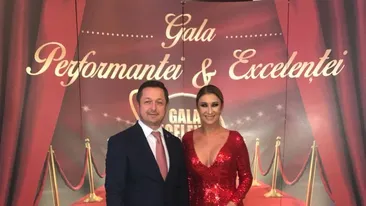 Toate privirile s-au aţintit asupra Anamariei Prodan Reghcampf! Ce s-a întâmplat cu soţia lui Reghe de la silicoane în jos