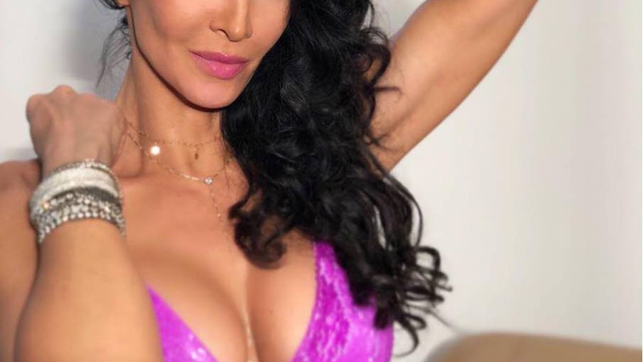 Mihaela Rădulescu împlinește 49 de ani. Vedeta a pozat topless de ziua ei: “E cea mai bună modalitate de a-ți celebra ziua de naștere”