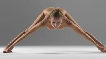 FOTOGRAFII INCENDIARE! Un cunoscut artist si-a pozat sotia complet goala, in 26 de pozitii!