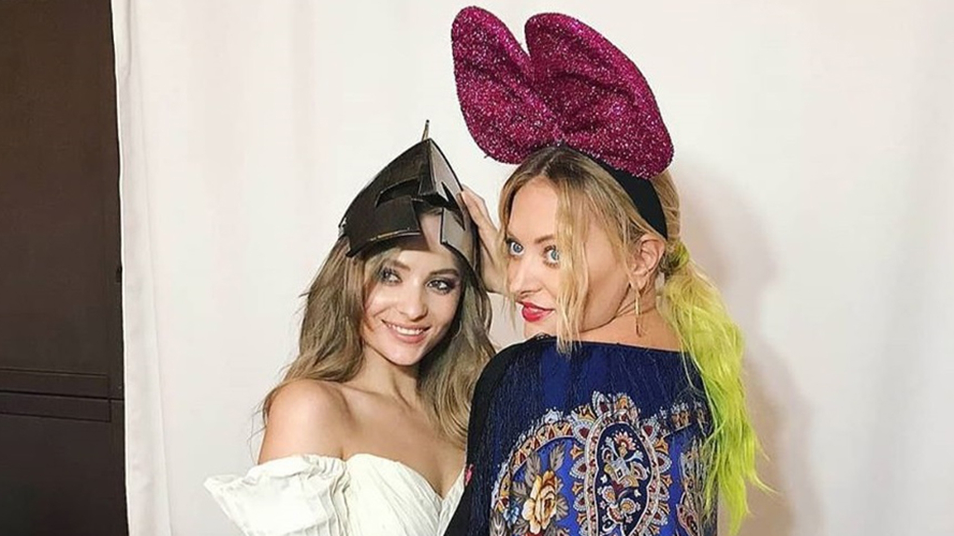 Delia, surprinsă cu sora ei, Oana Matache, după ce a făcut-o drogată. Ipostazele în care apar împreună sunt incredibile