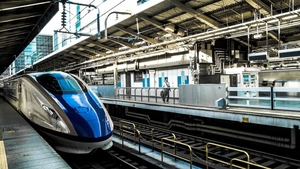 Panică într-o gară din Londra! Pasagerii unui tren, evacuaţi după ce un bărbat a început să citească cu voce tare din Biblie
