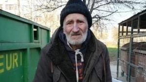 O gălățeancă a mers să arunce gunoiul și un bătrân i-a ieșit în cale. S-a speriat la început, dar povestea lui a făcut-o să tremure de emoție