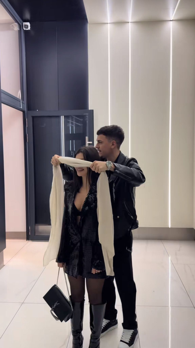 Erika Isac a împlinit 25 de ani și M.G.L. i-a făcut un super cadou de ziua ei! Ce a primit din partea invitațiilor la party