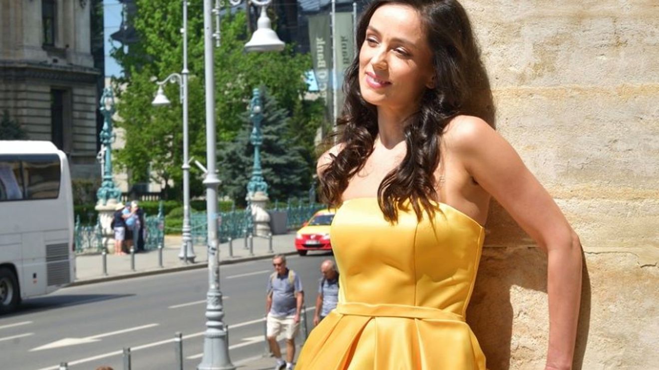 Olivia Steer, postare halucinantă: „Nu înțeleg de ce românii ar fi atât de proști! Vaccinurile anti-gripale ale lui Orban, cauzatoare de coronavirus!”