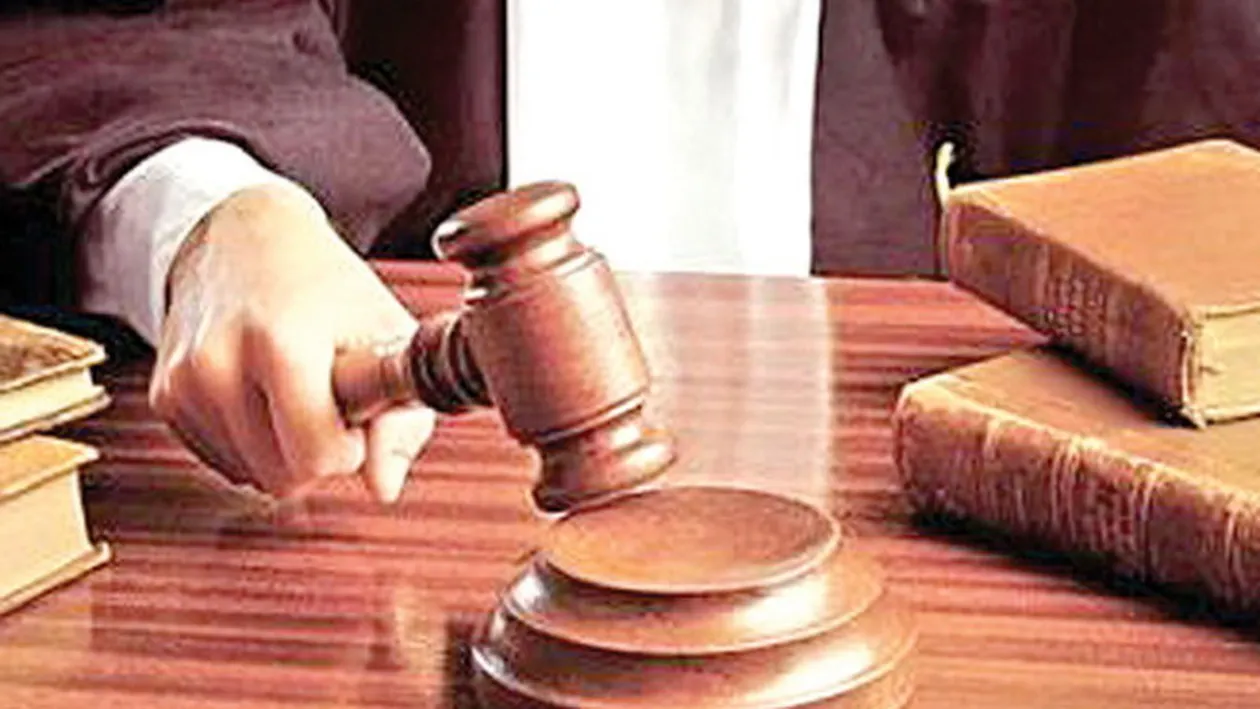 “Ia un fum si o sa ai si televizor in celula”. Vezi cum a fost convins sa termine protestul detinutul care ameninta ca se sinucide