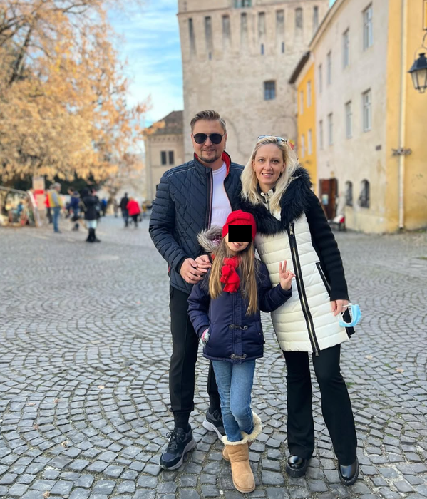 Adrian Velea, alături de familia sa/ Sursa foto: Instagram